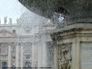 Wasserelfe in Kaskade, Petersplatz Rom